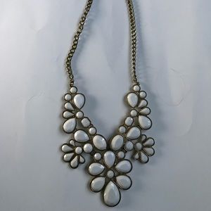 White Detailed Nacklace